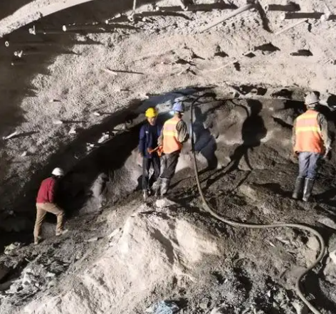 硚口拱顶带模注浆料的施工流程及注意事项